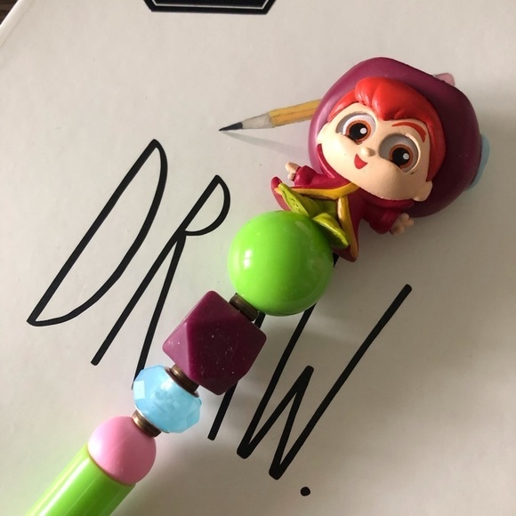 Disney Doorables: Peter Pan: Peter Pan handmade beaded pen - Picture 1 of 3